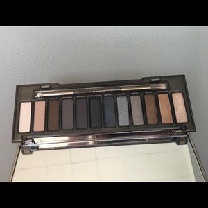 Urban Decay Naked Smokey Palette
